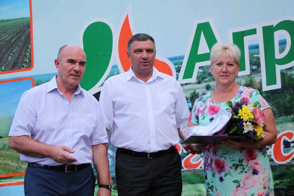 Поздравления с юбилеем принимает Валерий Олечкин, руководитель Кубанского филиала Холдинга «Агрогард»